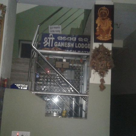 Ganesh Lodge Puri Bagian luar foto