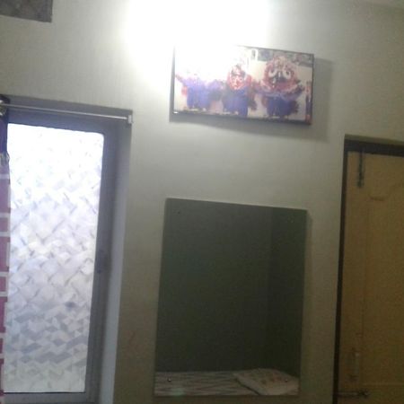 Ganesh Lodge Puri Bagian luar foto