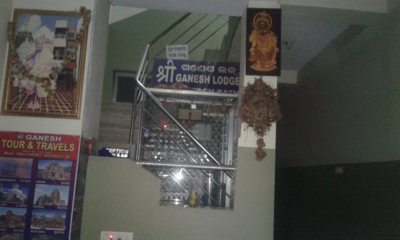 Ganesh Lodge Puri Bagian luar foto