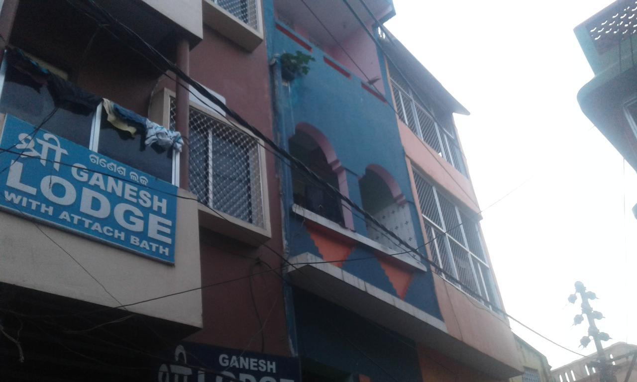 Ganesh Lodge Puri Bagian luar foto