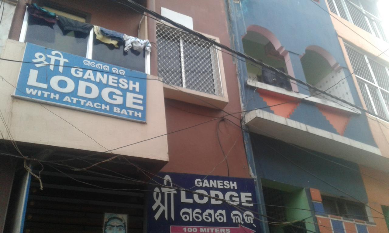 Ganesh Lodge Puri Bagian luar foto