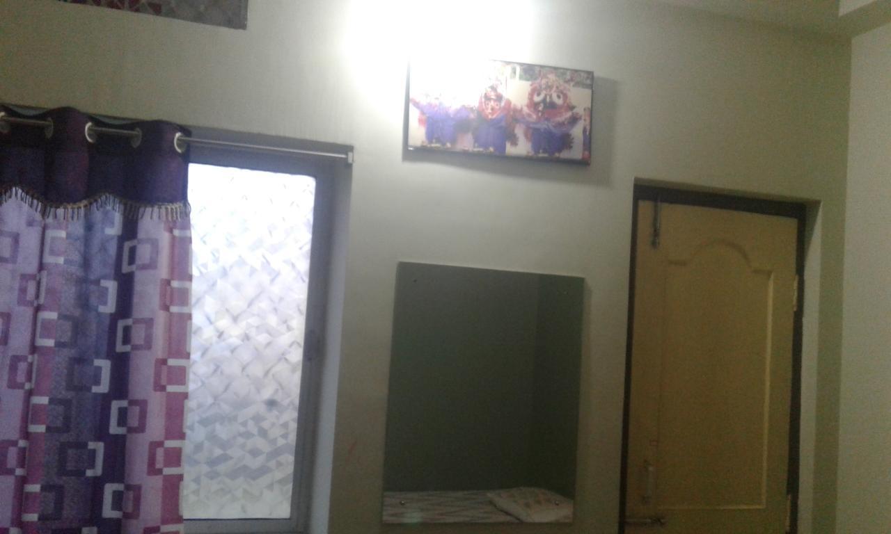 Ganesh Lodge Puri Bagian luar foto
